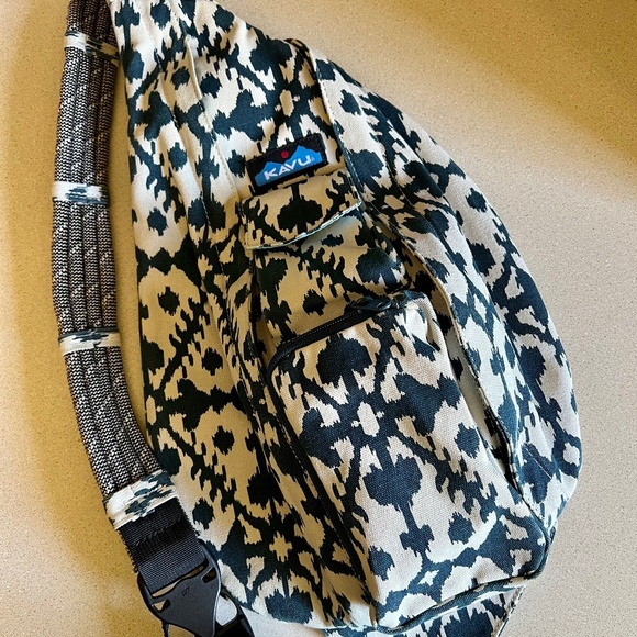 KAVU Navy/Cream Shoulder Bag - Picture 1 of 8